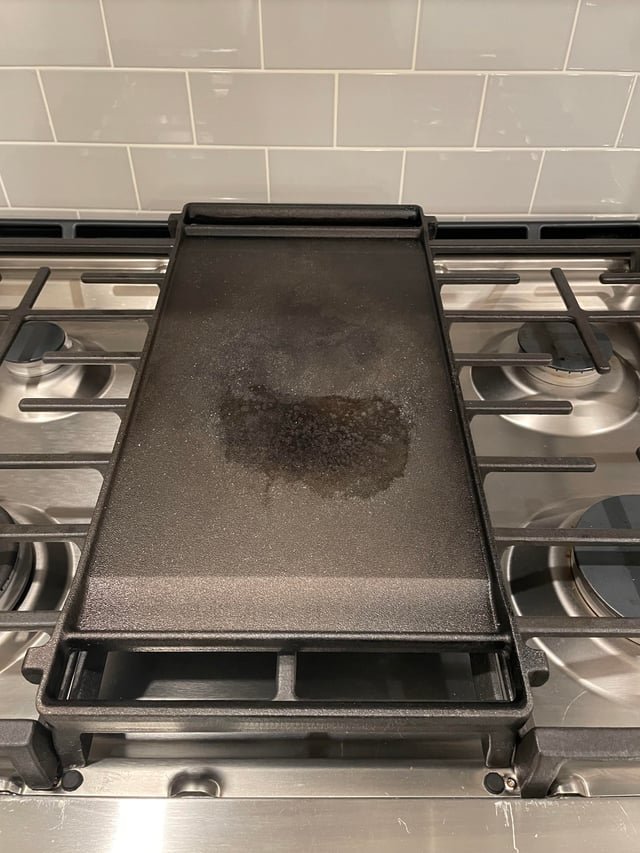 clean cast iron griddle remove rust grease