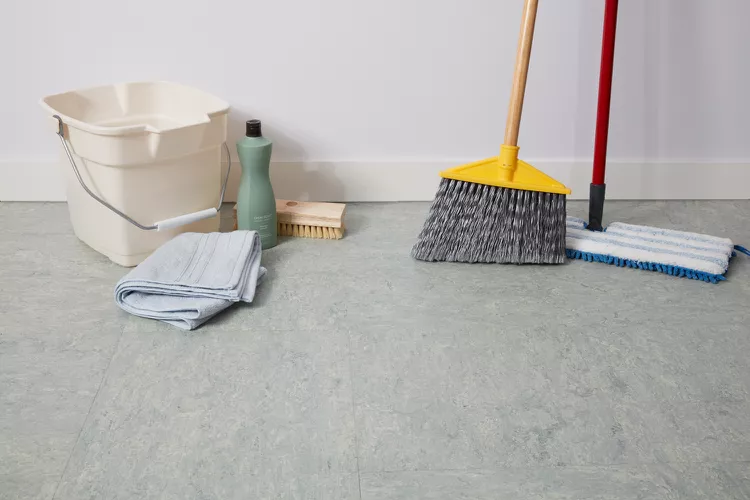 clean linoleum floors without damaging surface 2